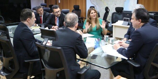 Reitora do Ifac participa de reunião com o ministro da Educação
