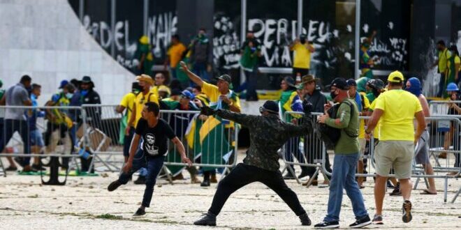 A inversão de responsabilidade nos ataques antidemocráticos: cortina de fumaça em meio a investigações