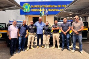Senador Sérgio Petecão entrega viatura blindada à PRF/AC para patrulhamento das rodovias federais no Acre