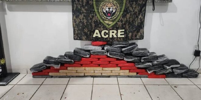 Quadrilha é presa com 60kg de drogas em barco no Acre