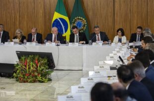 Regulação da internet é essencial para combater ataques a escolas, aponta Flávio Dino