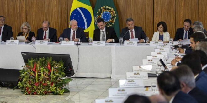 Regulação da internet é essencial para combater ataques a escolas, aponta Flávio Dino