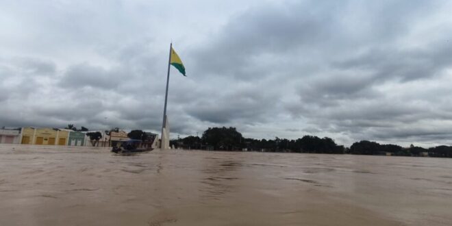 Rio Acre se aproxima da segunda maior cheia já registradas em Rio Branco