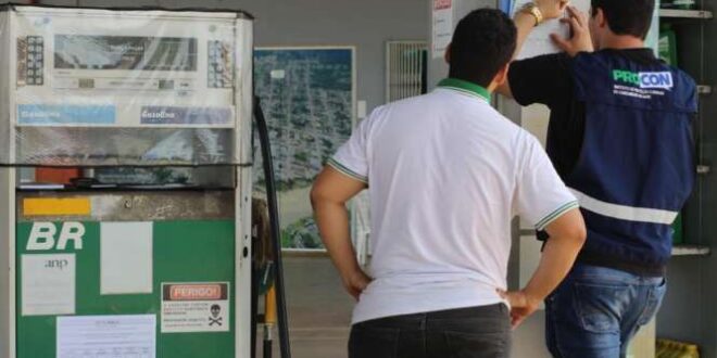 Procon notifica sindicato e postos de combustíveis para garantir redução de preços nas bombas
