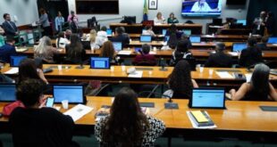 Ministério da Saúde pede aprovação de projeto que regulamenta doulagem