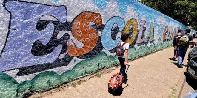 Comissão debate cumprimento da lei de atendimento psicológico a alunos de escolas públicas