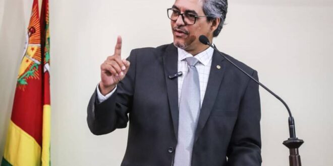 Edvaldo critica governo que vai gastar quase R$ 2 milhões por mês com 250 comissionados, enquanto plantões da Saúde não chegam a R$ 380 mil