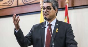 “A indústria que mais cresceu no Acre foi a de registro de preços e das caronas”, diz Edvaldo ao criticar a política de desenvolvimento de Gladson