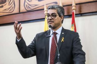 “A indústria que mais cresceu no Acre foi a de registro de preços e das caronas”, diz Edvaldo ao criticar a política de desenvolvimento de Gladson