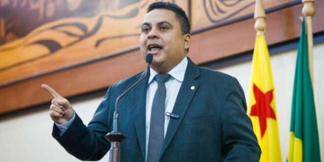 Governo entregou a base para ser massacrada pela opinião pública, desabafa Gilberto Lira