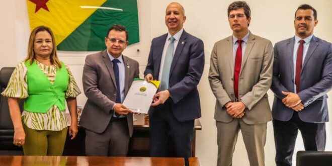 Aleac dá voz aos autistas: Gonzaga entrega ao MP/AC sugestões de mudanças na Lei que ampara pessoas com TEA