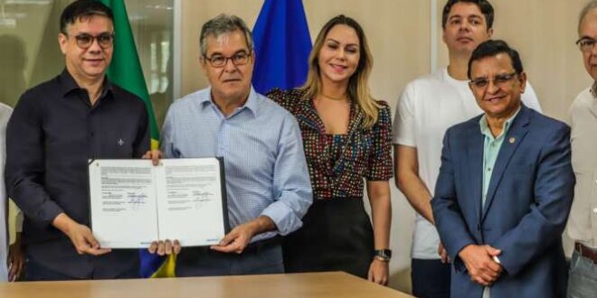 Presidente da Aleac participa da assinatura de convênio para capacitar empresários acreanos para exportação