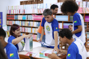 Estudantes já podem retirar kits do Pré-Enem Legal