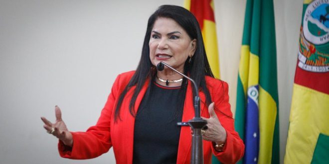 Antonia Sales apresenta indicação para beneficiar pacientes do Hosmac
