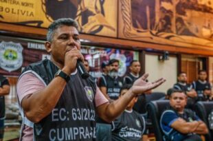 Luiz Gonzaga suspende sessão para receber agentes socioeducativos temporários que pedem cumprimento de PEC