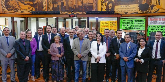Aleac realiza sessão especial para homenagear indústria acreana