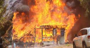 Criança de 7 anos incendeia casa com os pais dentro