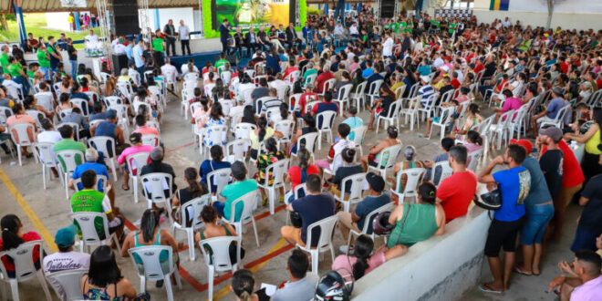 Governo entrega 768 títulos definitivos em Mâncio Lima 