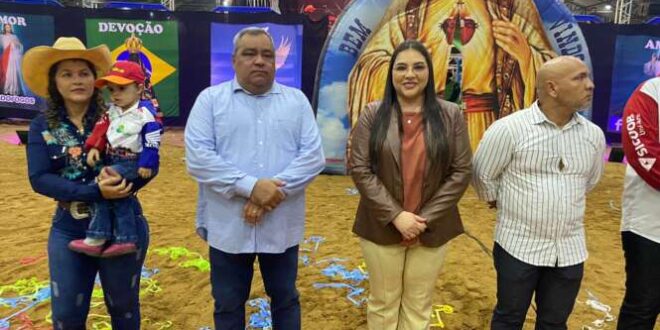 Prefeito Mazinho Serafim é convidado a abrir festa de rodeio em Sena Madureira que trouxe a dupla Bruno e Barreto
