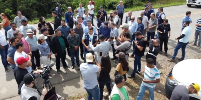 Na chegada ao Purus, deputados dizem estar otimistas com obras na 364