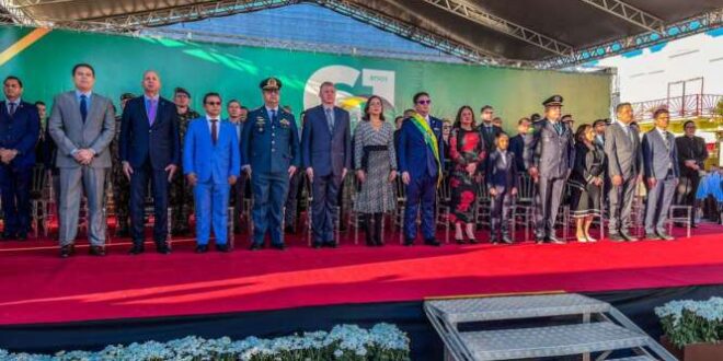 Ao lado de Gladson, presidente da Aleac participa dos festejos de aniversário do Estado do Acre