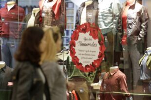 Procon oferece dicas de consumo consciente para as compras de Dia dos Namorados