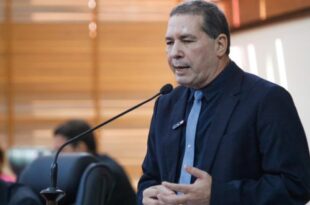 Chico Viga defende construção de estrada em Porto Walter 