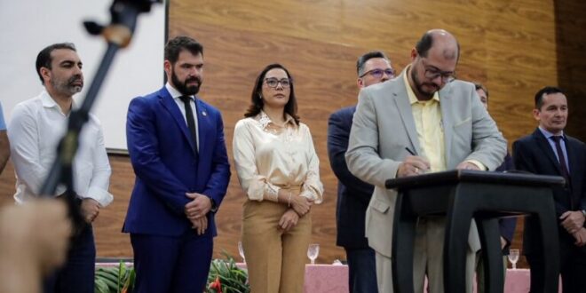 Governo empossa mais de 200 novos servidores na Saúde
