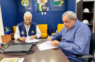  Mazinho Serafim assina convênio com o Estado para abertura e manutenção de ramais em Sena Madureira