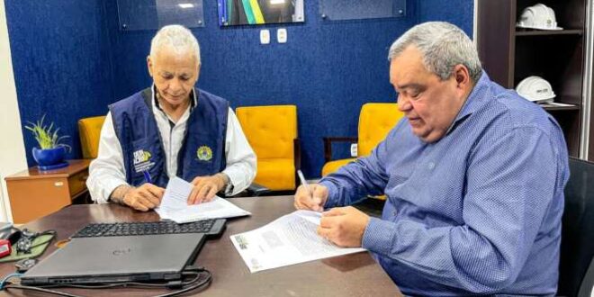  Mazinho Serafim assina convênio com o Estado para abertura e manutenção de ramais em Sena Madureira