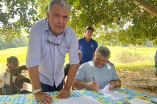 Petecão entrega equipamentos aos produtores de Epitaciolândia