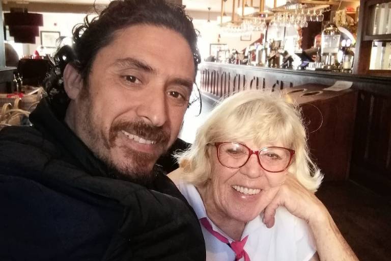 Mulher troca marido por gato