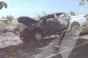 Neste sábado (15), o empresário do comércio Cícero Alencar teve seu carro incendiado após bater em uma árvore na Estrada da Borracha, em Xapuri,