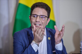 Governador anuncia pagamento da primeira parcela do 13º e do prêmio valorização de servidores