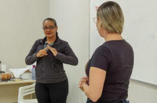 Centro de Apoio ao Surdo promove capacitação para professores tradutores de Rio Branco