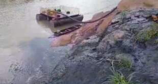 Crime ambiental: bomba de captação de água localizada ao lado de canal de esgoto