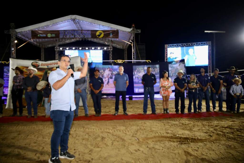 Governador interino, Luiz Gonzaga prestigia encerramento da Expo Bujari