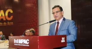 Luiz Gonzaga prestigia posse de novos promotores de justiça e defende união entre os poderes