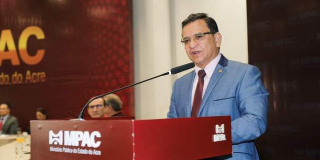 Luiz Gonzaga prestigia posse de novos promotores de justiça e defende união entre os poderes