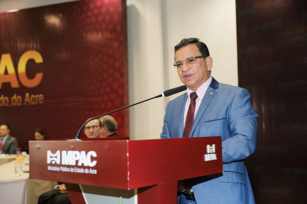Luiz Gonzaga prestigia posse de novos promotores de justiça e defende união entre os poderes
