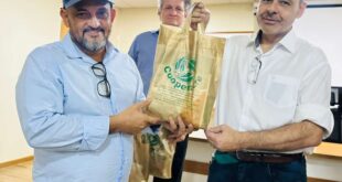Presidente do Conselho Nacional do SESI conhece modelo de negócios da COOPERACRE