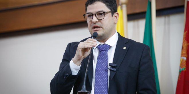 Eduardo Ribeiro critica postura de companhias aéreas que operam no Acre “Um descaso sem fim”