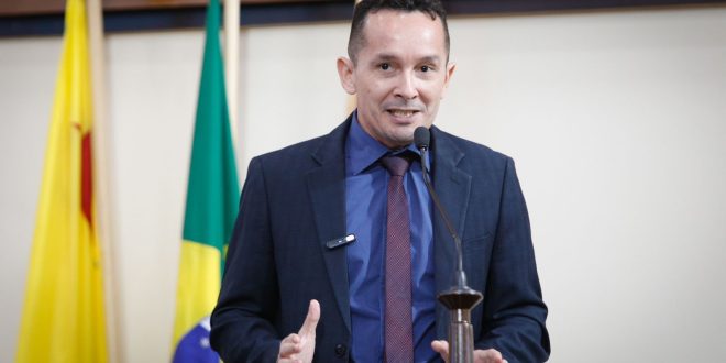 Adailton Cruz denuncia problemas no agendamento para atendimentos neurológicos no Estado