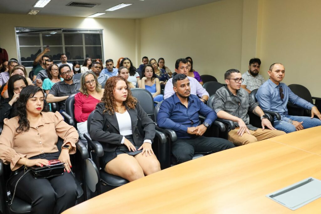 Governo empossa 34 novos servidores da Sesacre