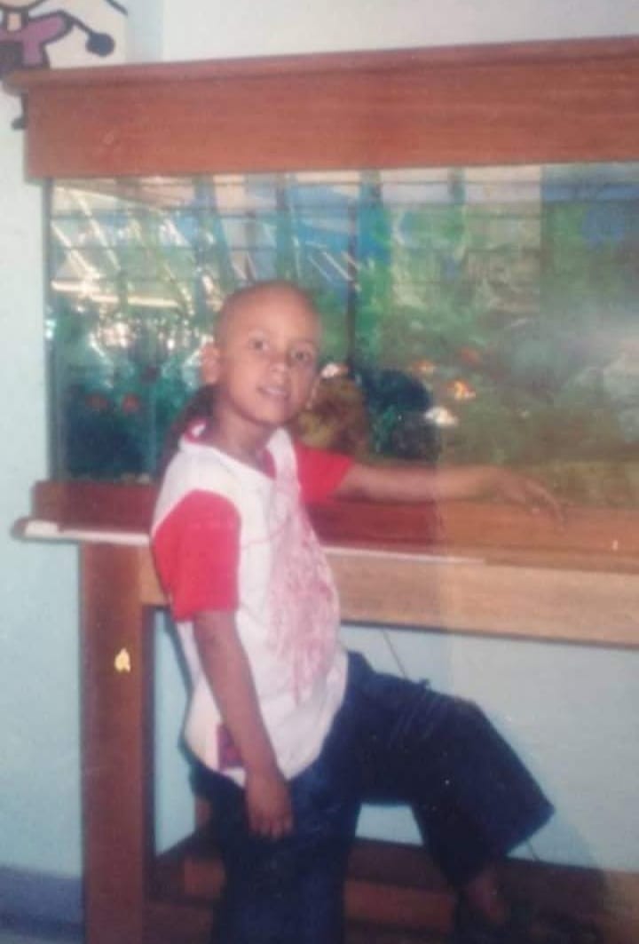 Jovem que luta há 15 anos contra o câncer tem a cirurgia cancelada na Fundhacre por falta de insumos