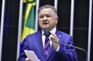 Câmara aprova MP que reajusta salário mínimo e amplia faixa de isenção do IR