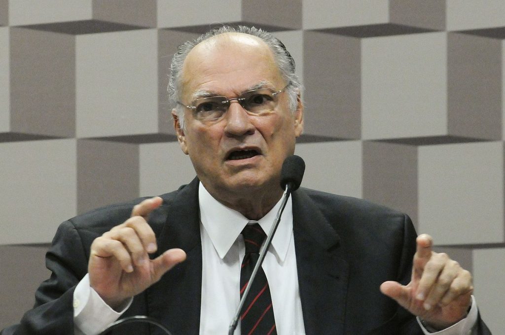 Cidadania quer afastar Roberto Freire da presidência do partido