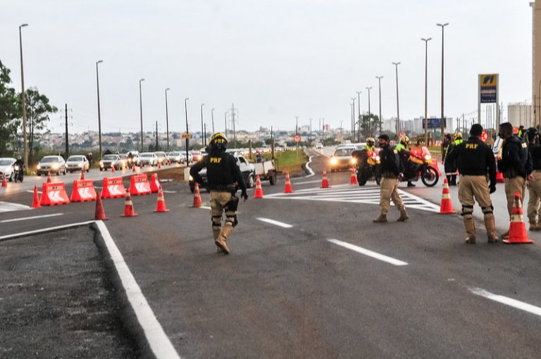 Comissão debate projeto da PRF para melhorar atendimento a autistas 2 Polícia rodoviária faz blitz numa rodovia
