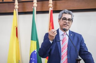 Justiça declara inconstitucional artigo da reforma administrativa de Gladson; líder da oposição na Aleac ressalta: ‘vitória da luta democrática’