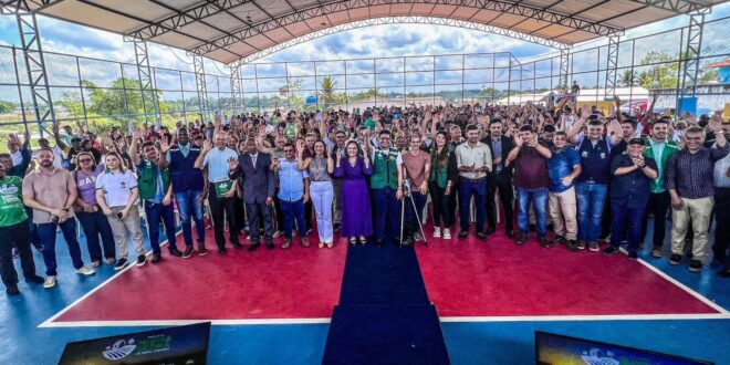 Gonzaga e Nicolau participam da entrega de 800 títulos definitivos em Cruzeiro do Sul